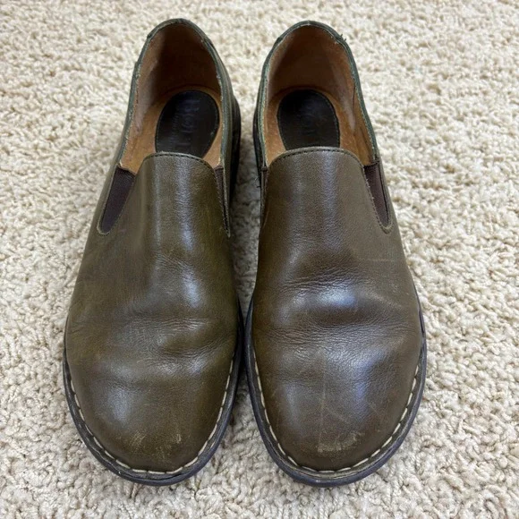Born Womens Olive Green Leather Slip On Comfort Loafers Shoes Size 7 38 M - Picture 1 of 7